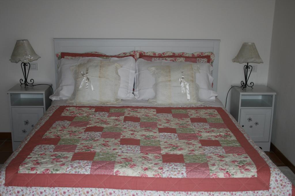 B&B La Fenice Montegridolfo Habitación foto